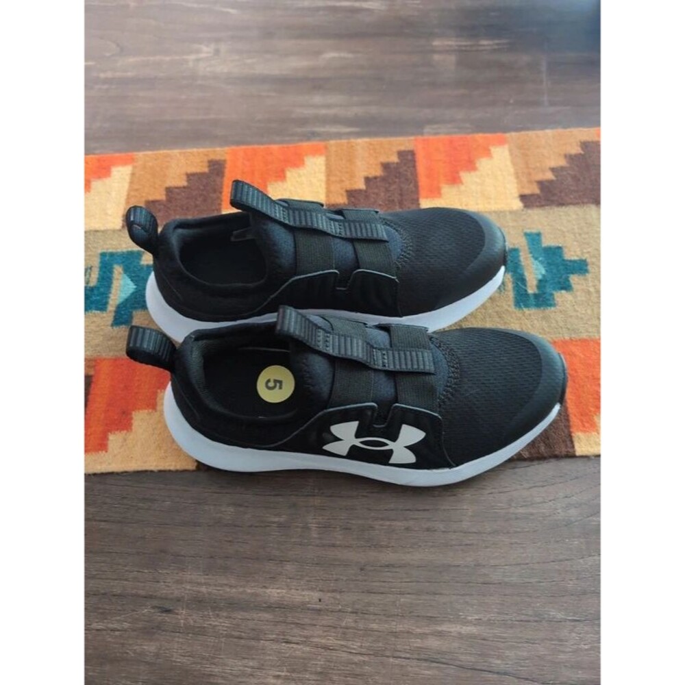 Under armour boys sneakers size 5